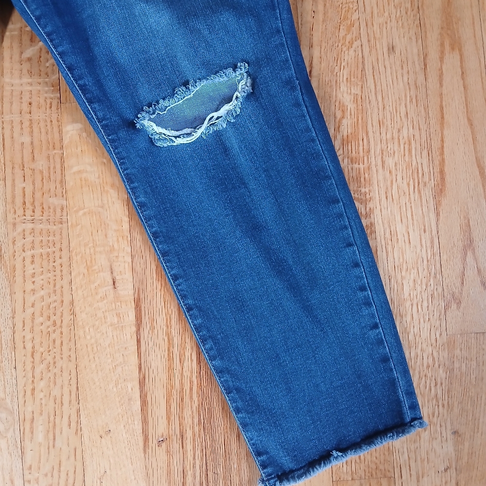 Distressed Jeans - Picture 3 of 5